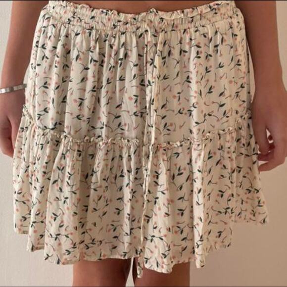 Princess Polly Floral Mini Skirt Size 2 - Picture 2 of 7